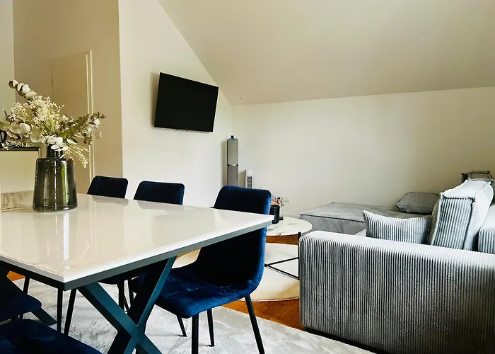 Stilvolle Studiowohnung Mit Balkon