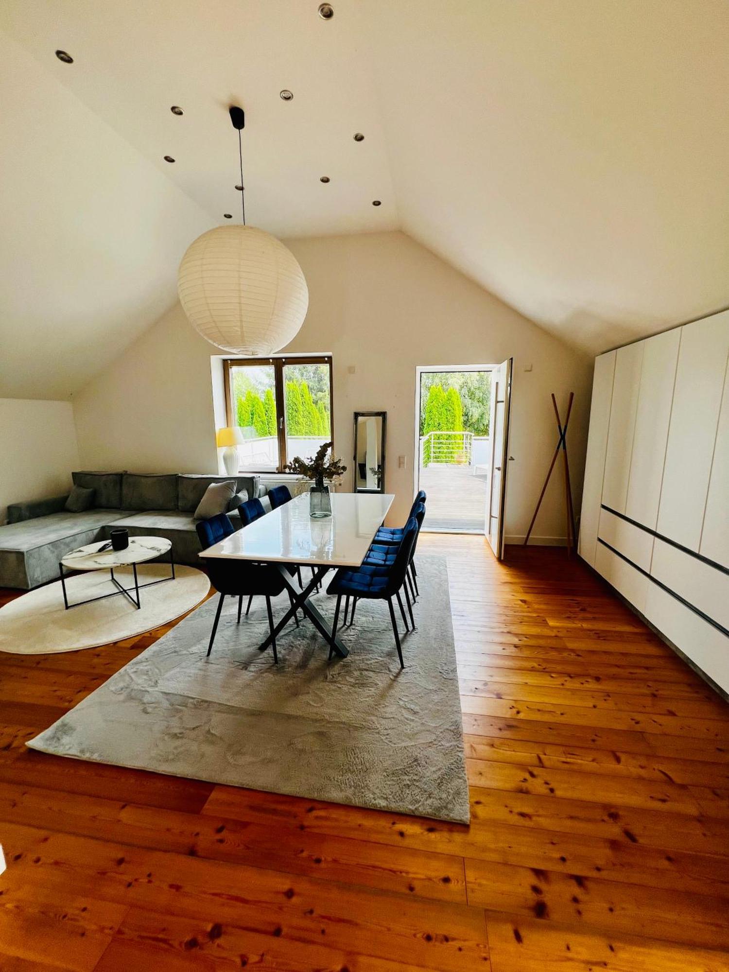 Stilvolle Studiowohnung Mit Balkon *