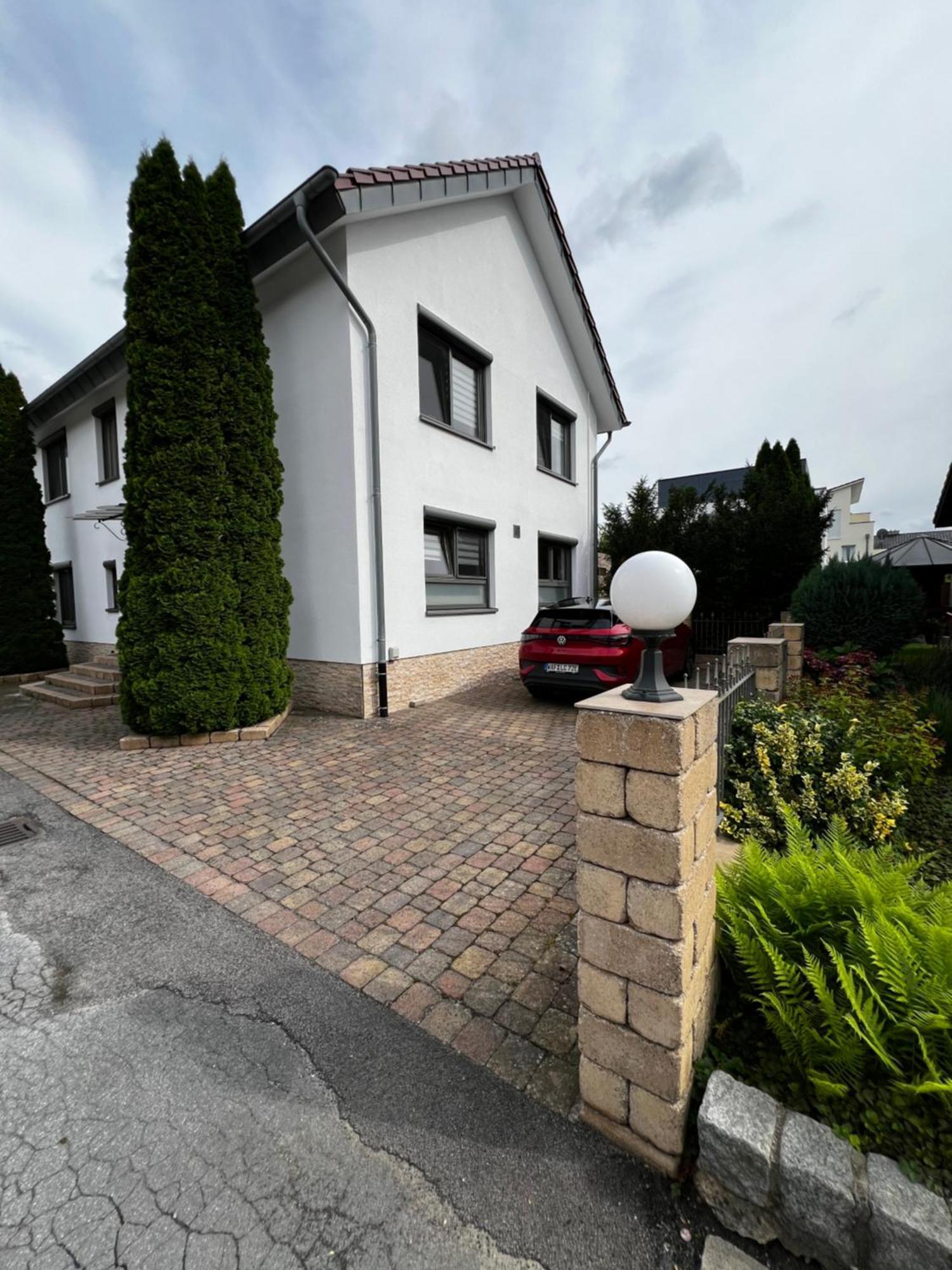 Stilvolle Studiowohnung Mit Balkon